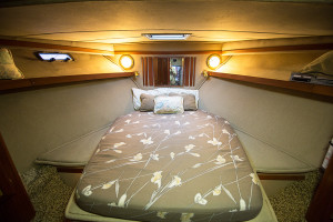 Stateroom - queen bed or converts to two twins